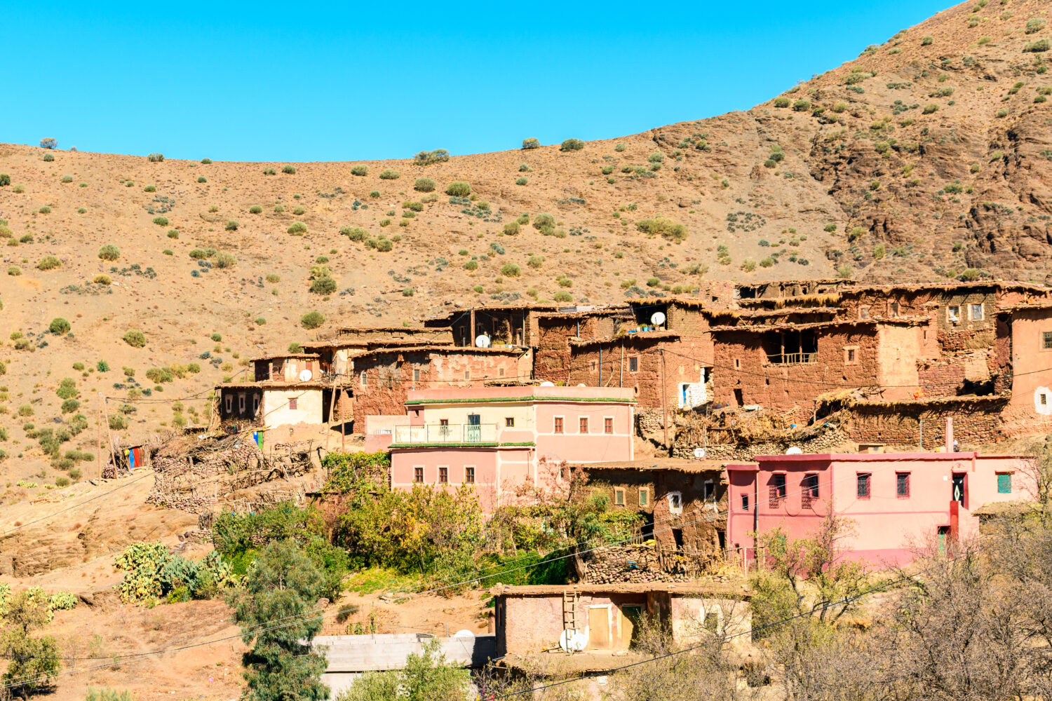 authantique berber vellage inthe high atlas mountains. Meet the Real Morocco – Berber families in the Atlas Mountains.